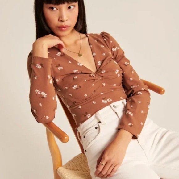 Abercrombie Women's Long-Sleeve Deep-V Top in Dark Orange Floral - Picture 3 of 5